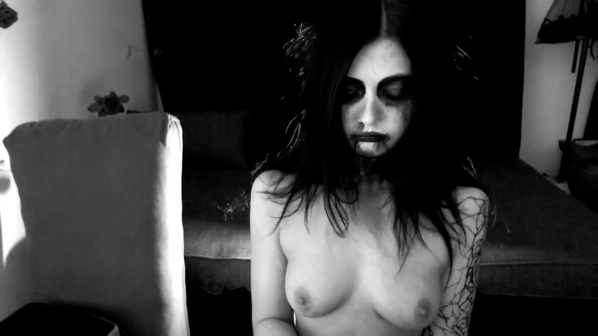 Gallery image thumbnail from RoomToAvoid's myfreecams stream on, 04/12/2024, 06:14 image 4 of 20