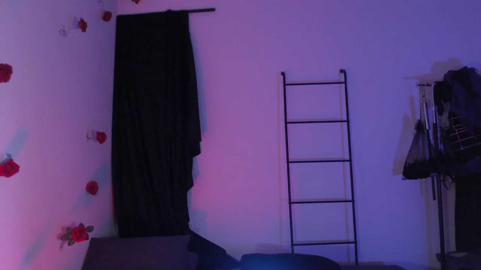 Gallery image thumbnail from RoomToAvoid's myfreecams stream on, 04/14/2024, 03:03 image 3 of 20