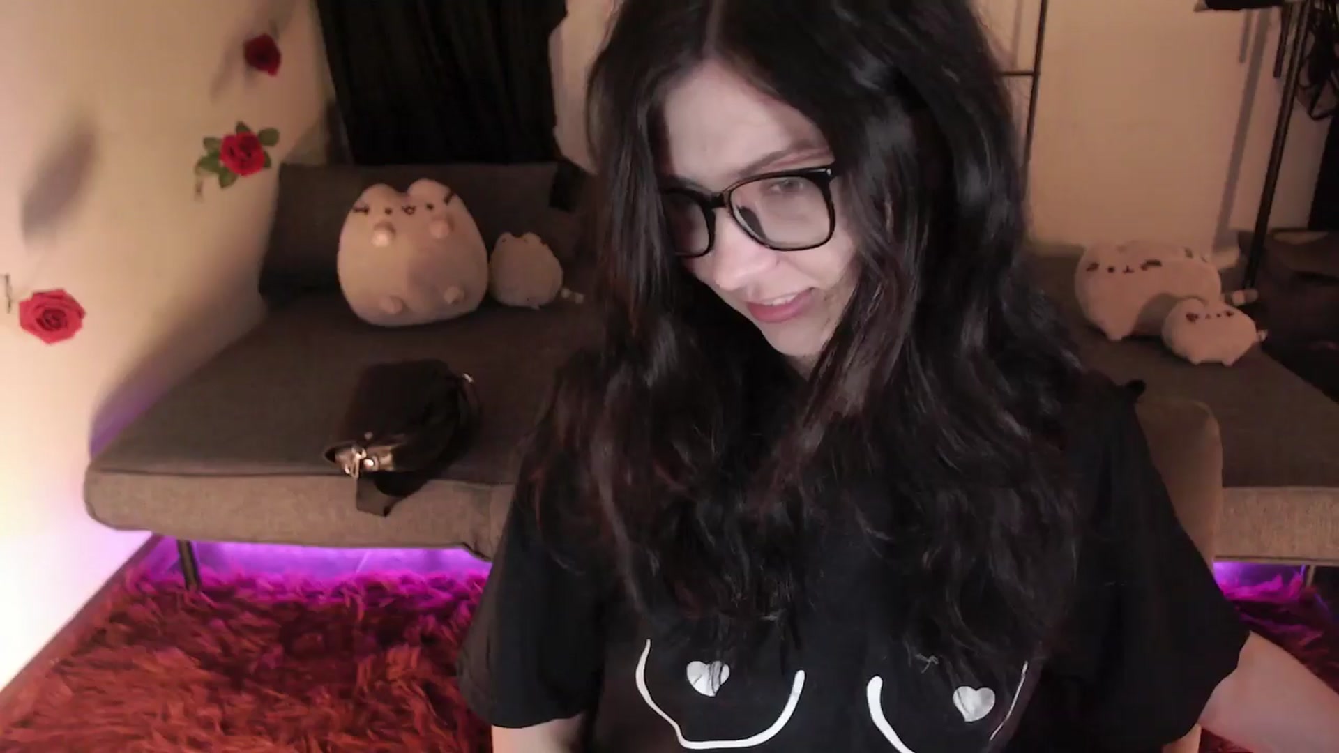 Gallery image thumbnail from RoomToAvoid's myfreecams stream on, 04/15/2024, 05:29 image 4 of 20