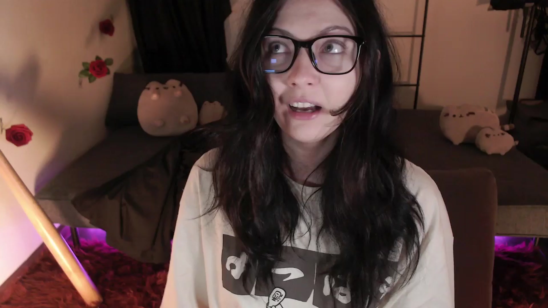 Gallery image thumbnail from RoomToAvoid's myfreecams stream on, 04/15/2024, 05:29 image 2 of 20