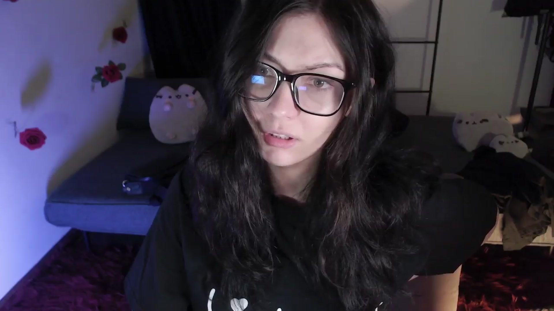 Gallery image thumbnail from RoomToAvoid's myfreecams stream on, 04/15/2024, 05:29 image 6 of 20