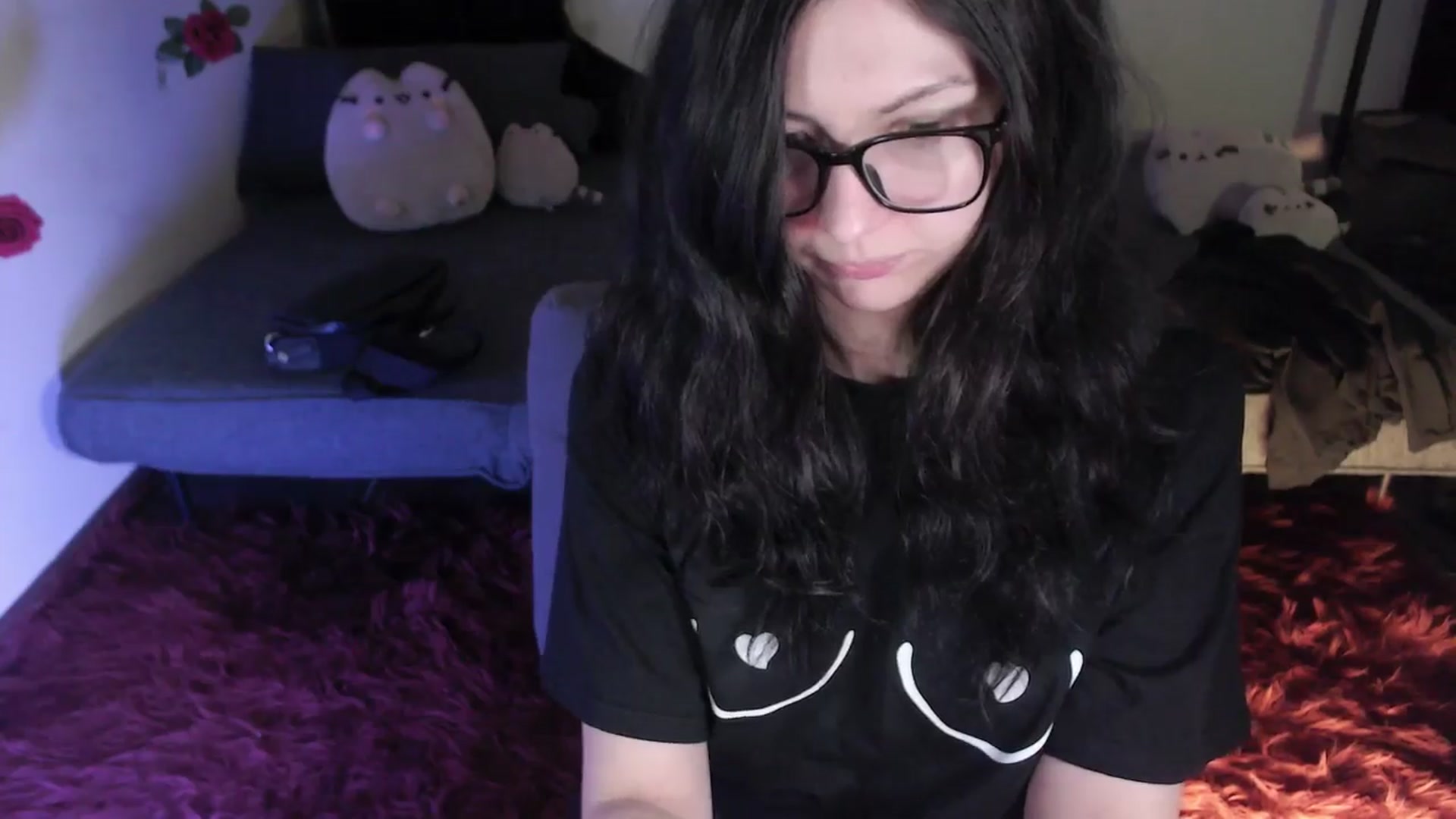 Gallery image thumbnail from RoomToAvoid's myfreecams stream on, 04/15/2024, 07:28 image 6 of 20