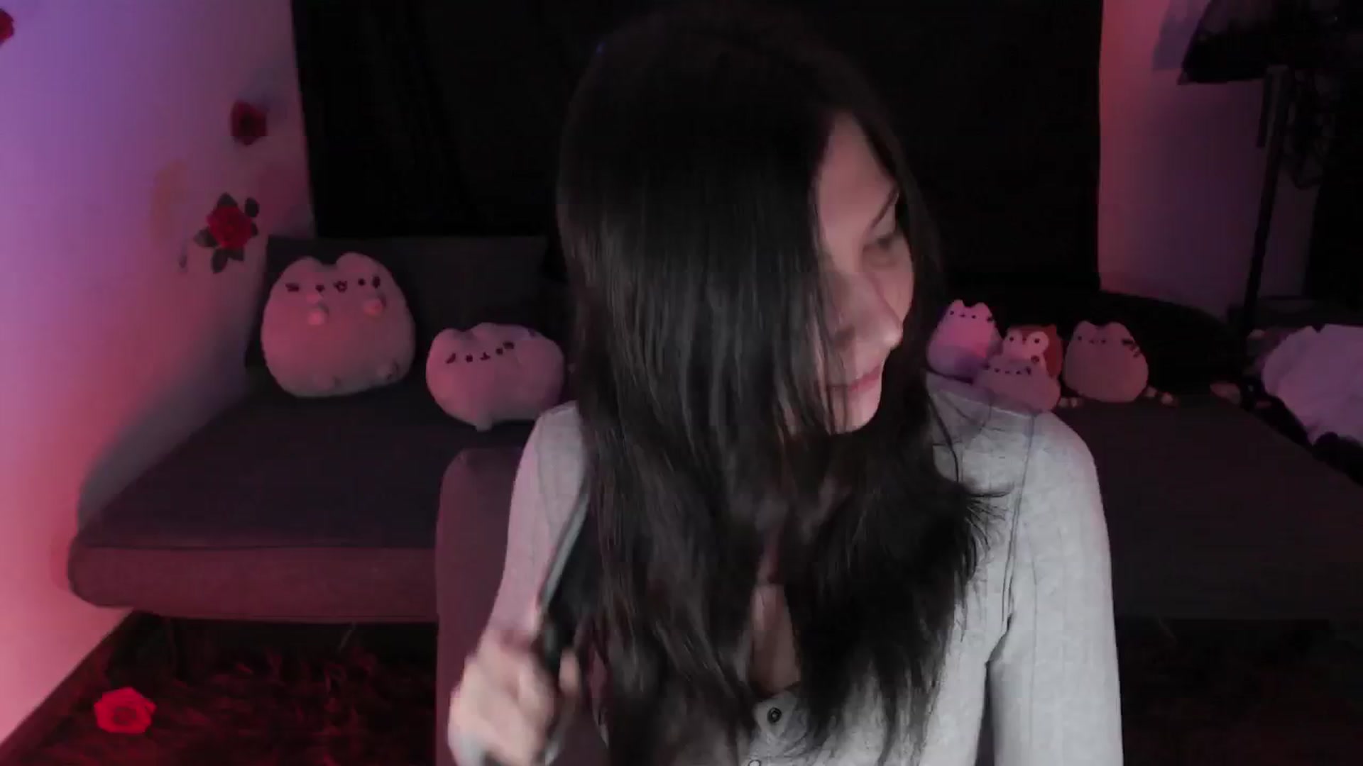 Gallery image thumbnail from RoomToAvoid's myfreecams stream on, 04/17/2024, 06:27 image 4 of 20
