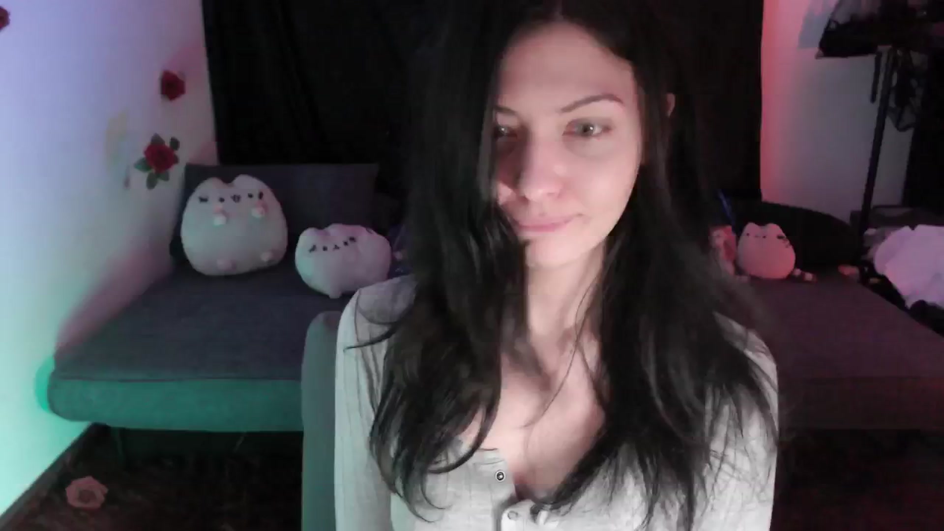Gallery image thumbnail from RoomToAvoid's myfreecams stream on, 04/17/2024, 06:27 image 5 of 20