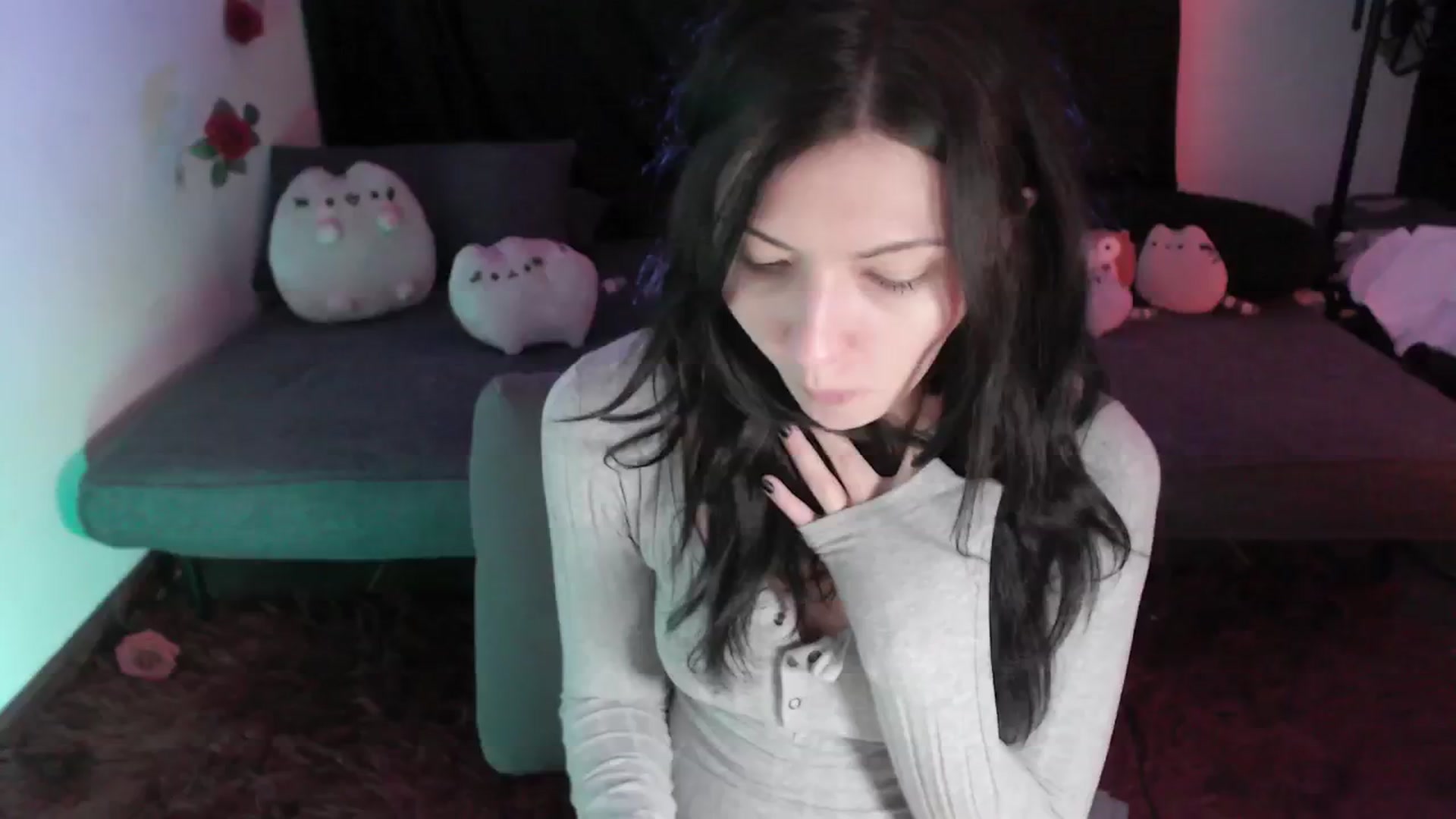 Gallery image thumbnail from RoomToAvoid's myfreecams stream on, 04/17/2024, 06:27 image 9 of 20