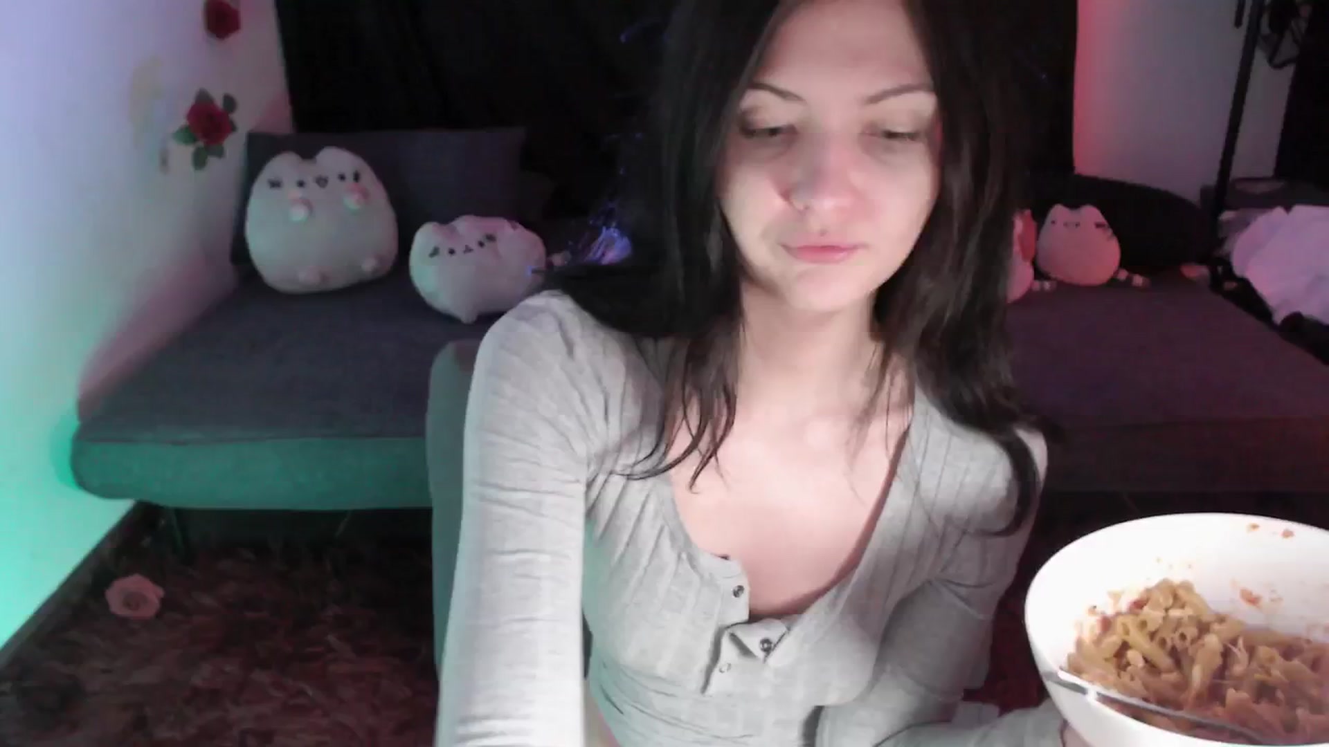 Gallery image thumbnail from RoomToAvoid's myfreecams stream on, 04/17/2024, 06:27 image 8 of 20