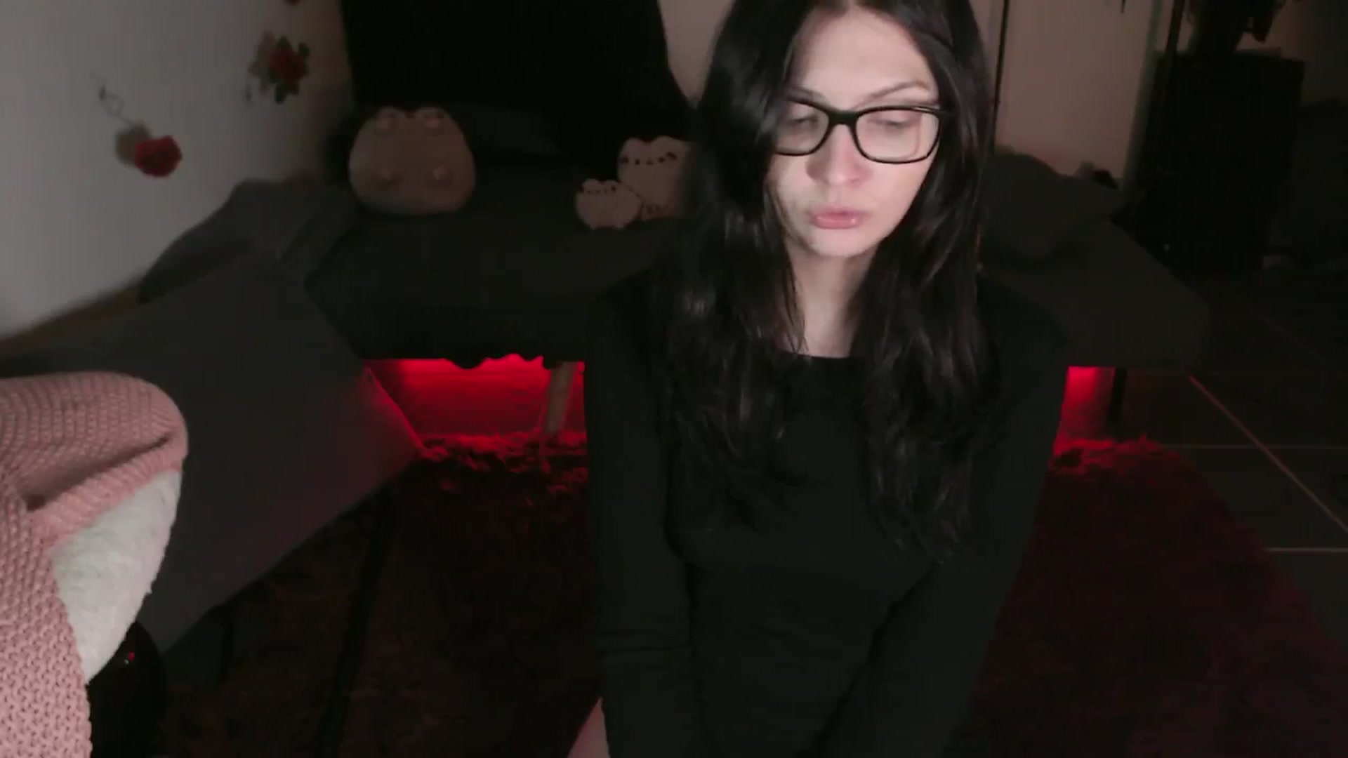 Gallery image thumbnail from RoomToAvoid's myfreecams stream on, 04/19/2024, 07:09 image 13 of 20