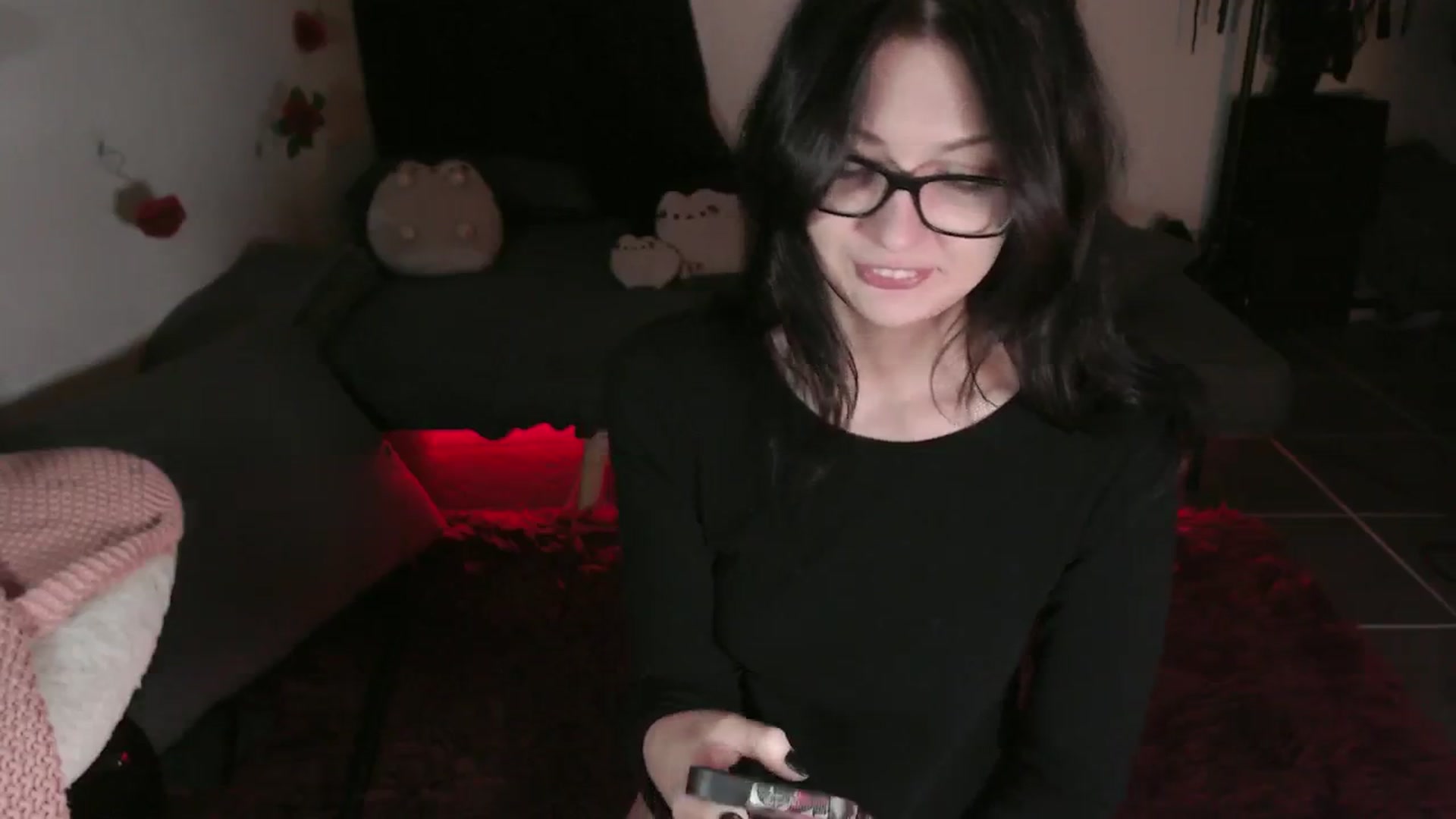 Gallery image thumbnail from RoomToAvoid's myfreecams stream on, 04/19/2024, 07:09 image 18 of 20