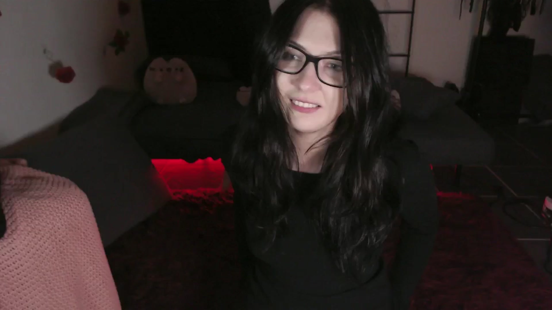 Gallery image thumbnail from RoomToAvoid's myfreecams stream on, 04/19/2024, 07:09 image 2 of 20