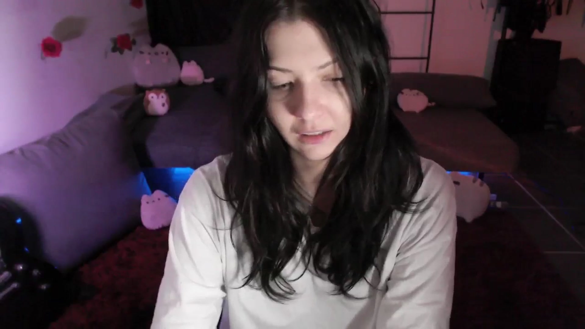 Gallery image thumbnail from RoomToAvoid's myfreecams stream on, 04/21/2024, 02:08 image 15 of 20
