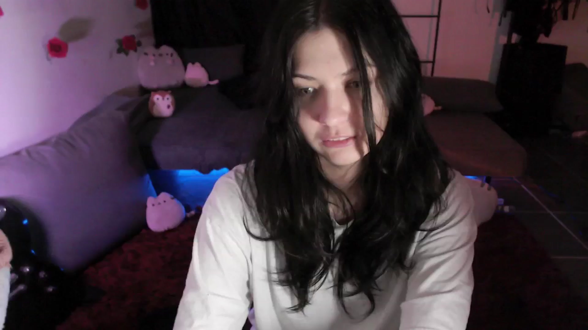 Gallery image thumbnail from RoomToAvoid's myfreecams stream on, 04/21/2024, 02:08 image 1 of 20