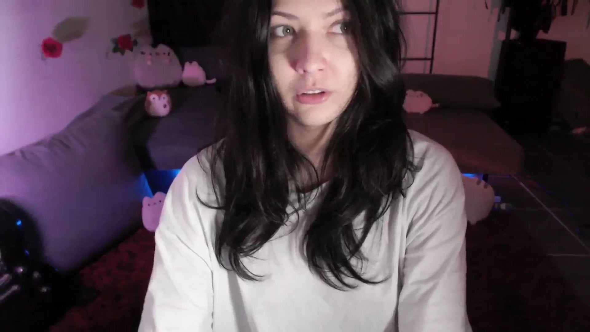 Gallery image thumbnail from RoomToAvoid's myfreecams stream on, 04/21/2024, 02:08 image 8 of 20