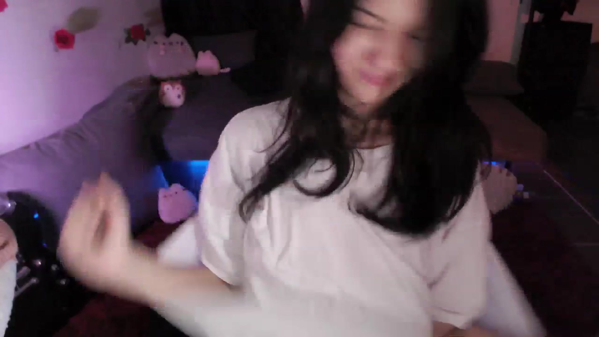 Gallery image thumbnail from RoomToAvoid's myfreecams stream on, 04/21/2024, 02:08 image 17 of 20