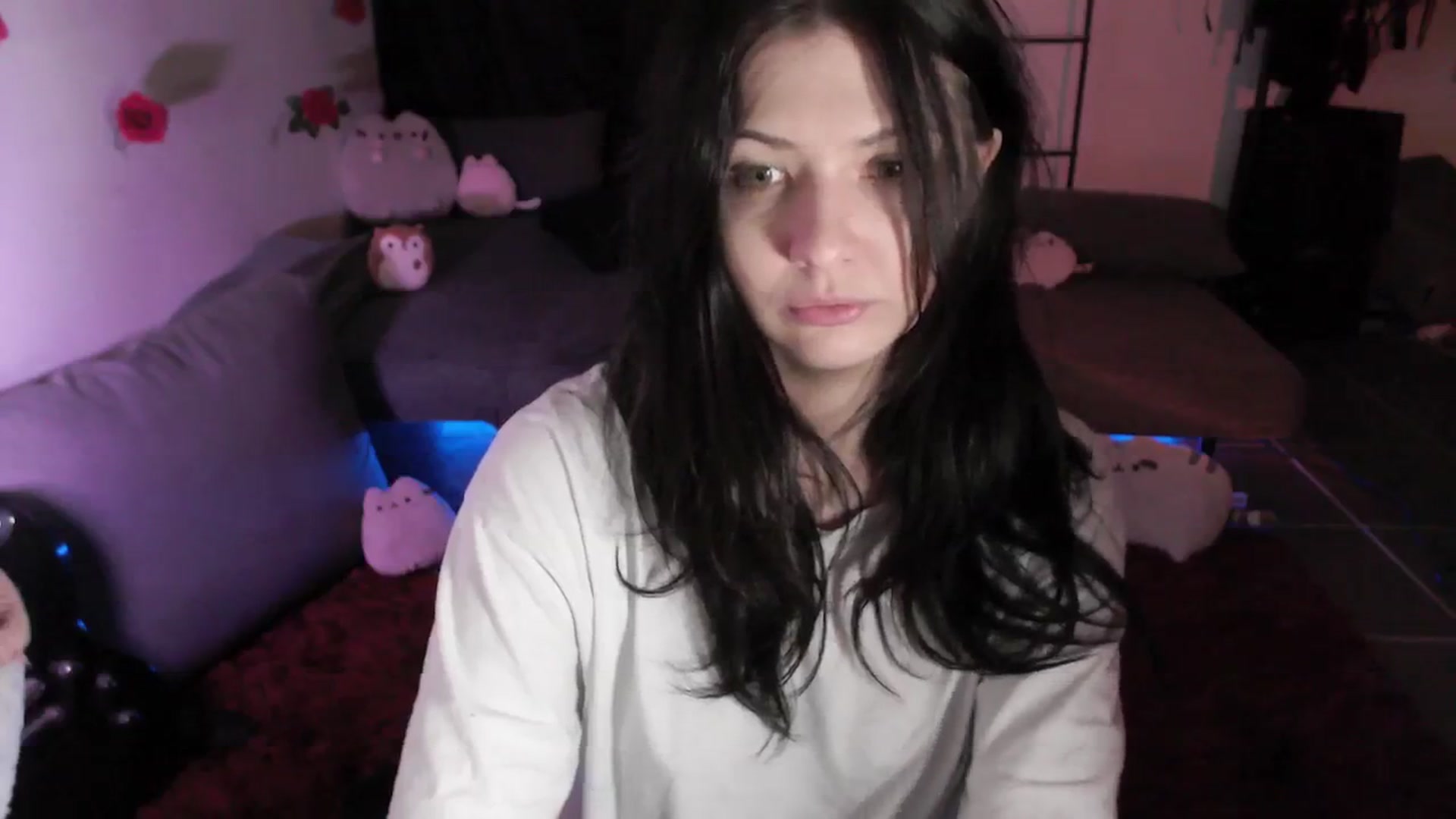 Gallery image thumbnail from RoomToAvoid's myfreecams stream on, 04/21/2024, 02:08 image 2 of 20