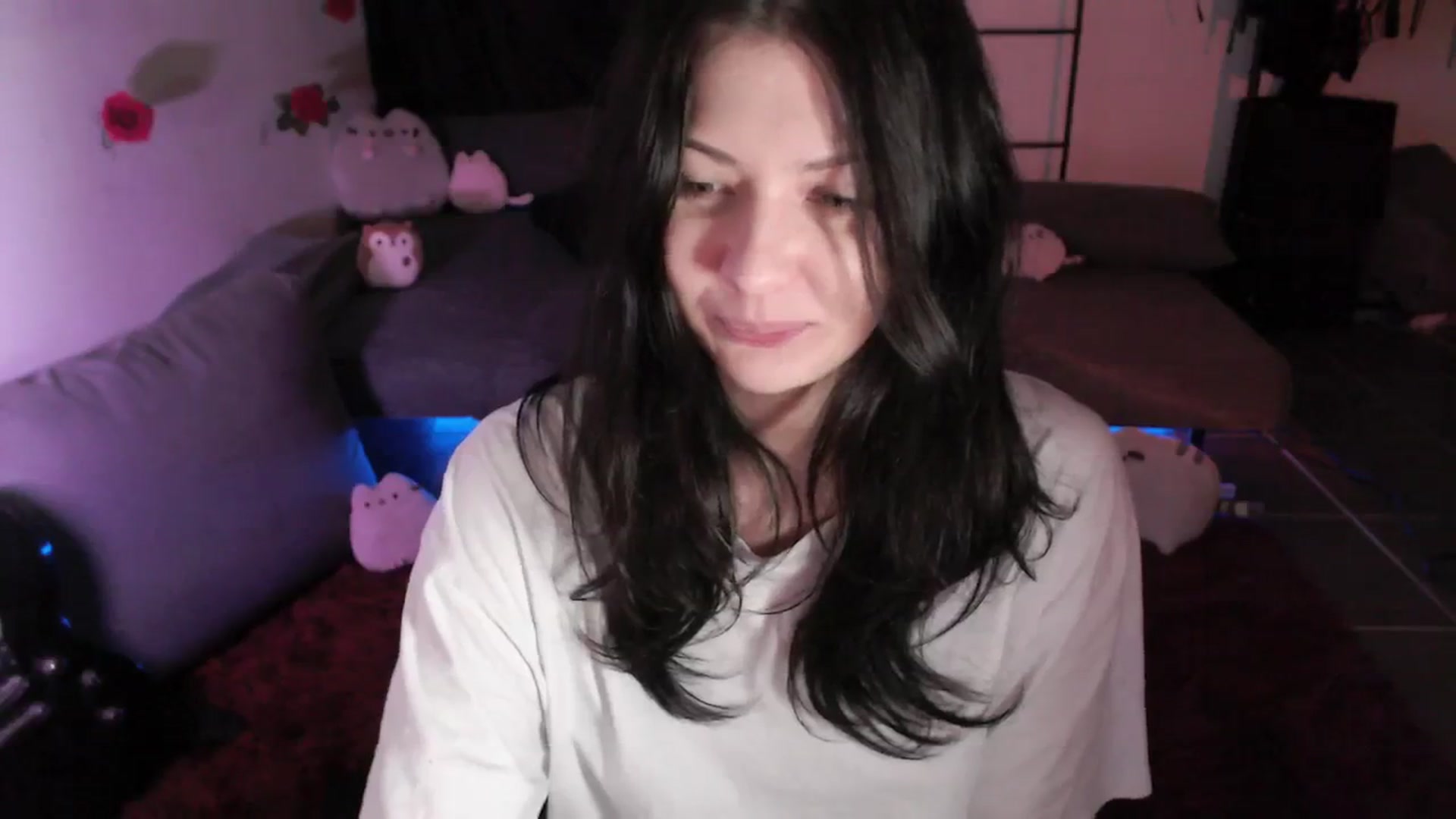 Gallery image thumbnail from RoomToAvoid's myfreecams stream on, 04/21/2024, 02:08 image 10 of 20