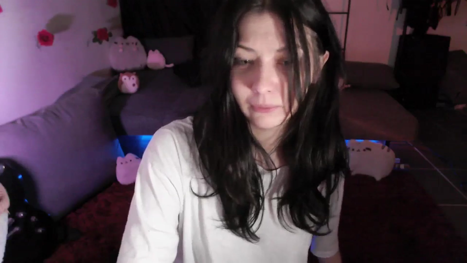 Gallery image thumbnail from RoomToAvoid's myfreecams stream on, 04/21/2024, 02:08 image 3 of 20