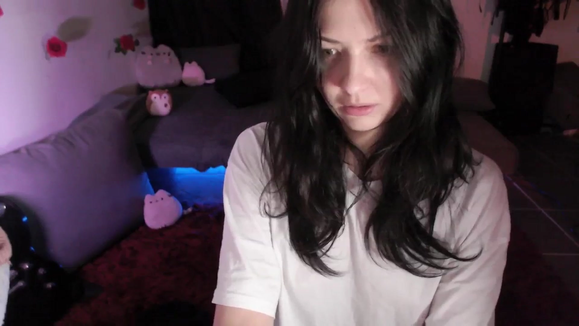 Gallery image thumbnail from RoomToAvoid's myfreecams stream on, 04/21/2024, 02:08 image 6 of 20