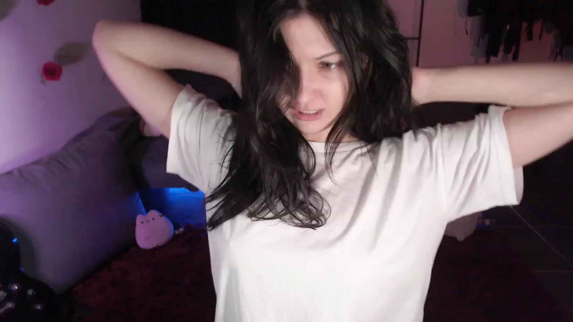 Gallery image thumbnail from RoomToAvoid's myfreecams stream on, 04/21/2024, 03:41 image 11 of 20