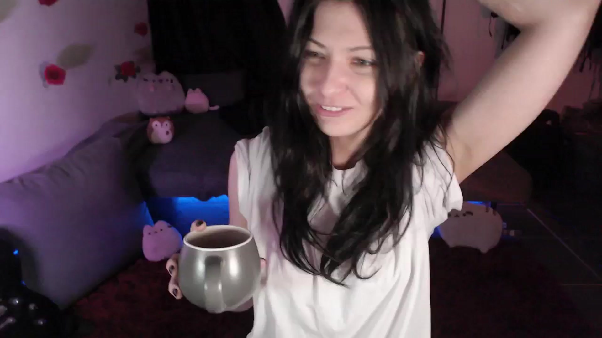 Gallery image thumbnail from RoomToAvoid's myfreecams stream on, 04/21/2024, 03:41 image 12 of 20