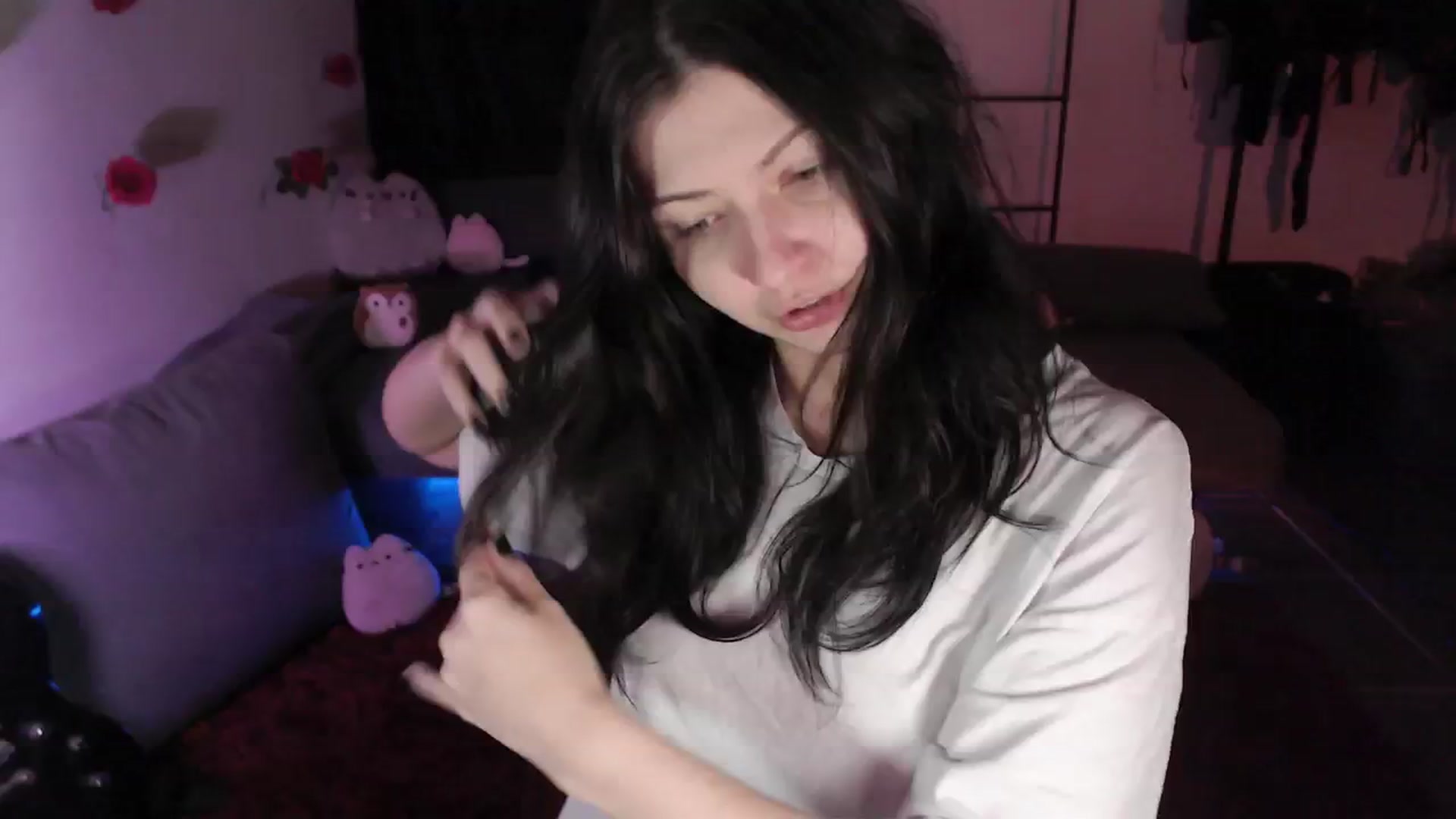 Gallery image thumbnail from RoomToAvoid's myfreecams stream on, 04/21/2024, 03:41 image 17 of 20