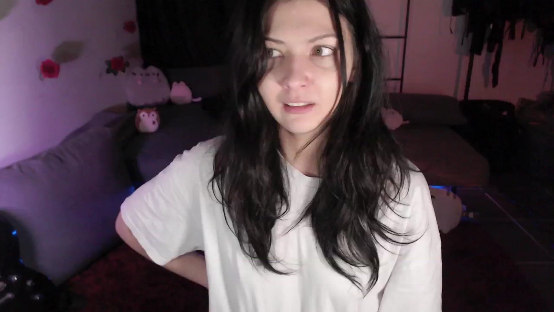 Gallery image thumbnail from RoomToAvoid's myfreecams stream on, 04/21/2024, 03:41 image 8 of 20