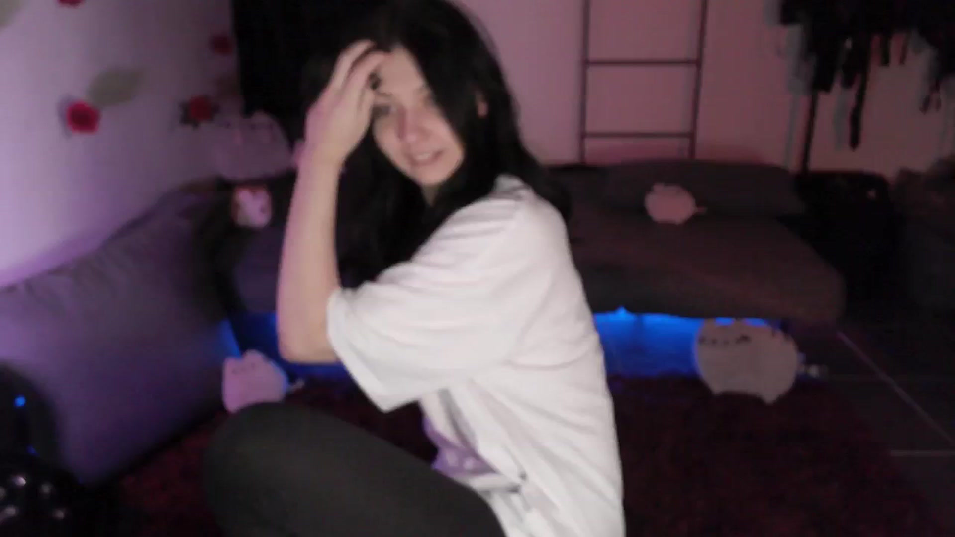 Gallery image thumbnail from RoomToAvoid's myfreecams stream on, 04/21/2024, 03:41 image 18 of 20