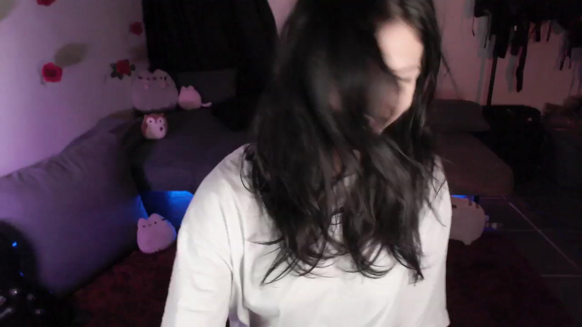 Gallery image thumbnail from RoomToAvoid's myfreecams stream on, 04/21/2024, 03:41 image 5 of 20