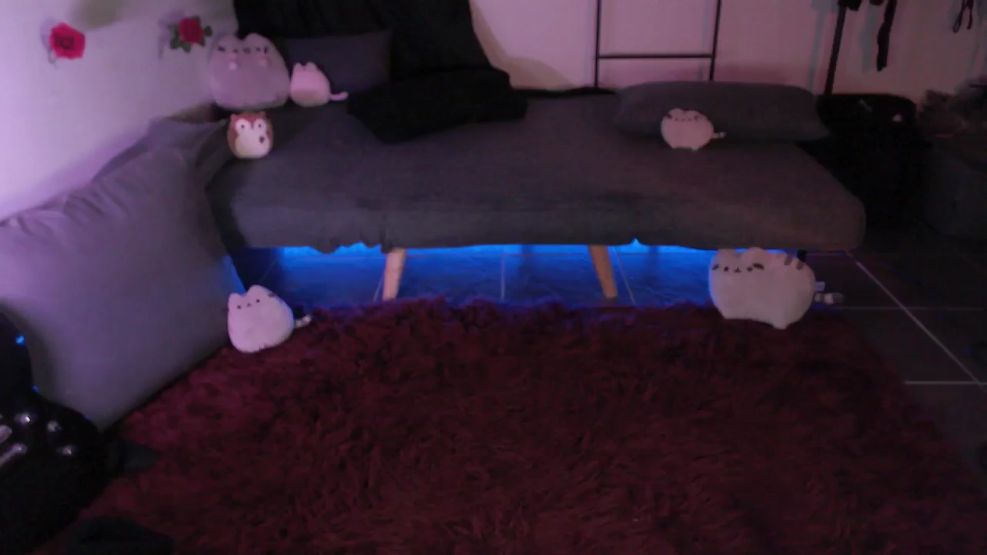 Gallery image thumbnail from RoomToAvoid's myfreecams stream on, 04/21/2024, 03:41 image 19 of 20