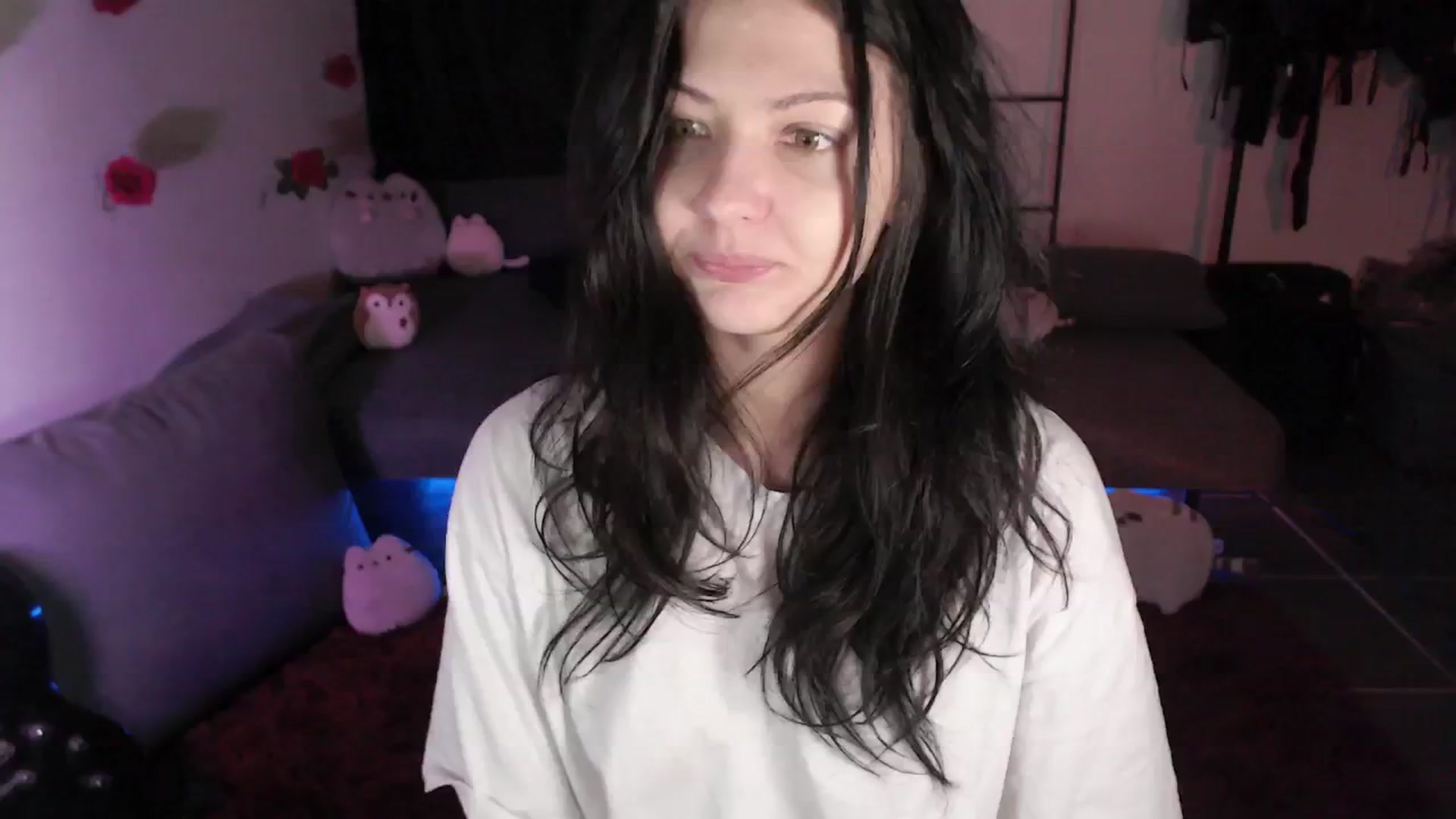 Gallery image thumbnail from RoomToAvoid's myfreecams stream on, 04/21/2024, 03:41 image 6 of 20