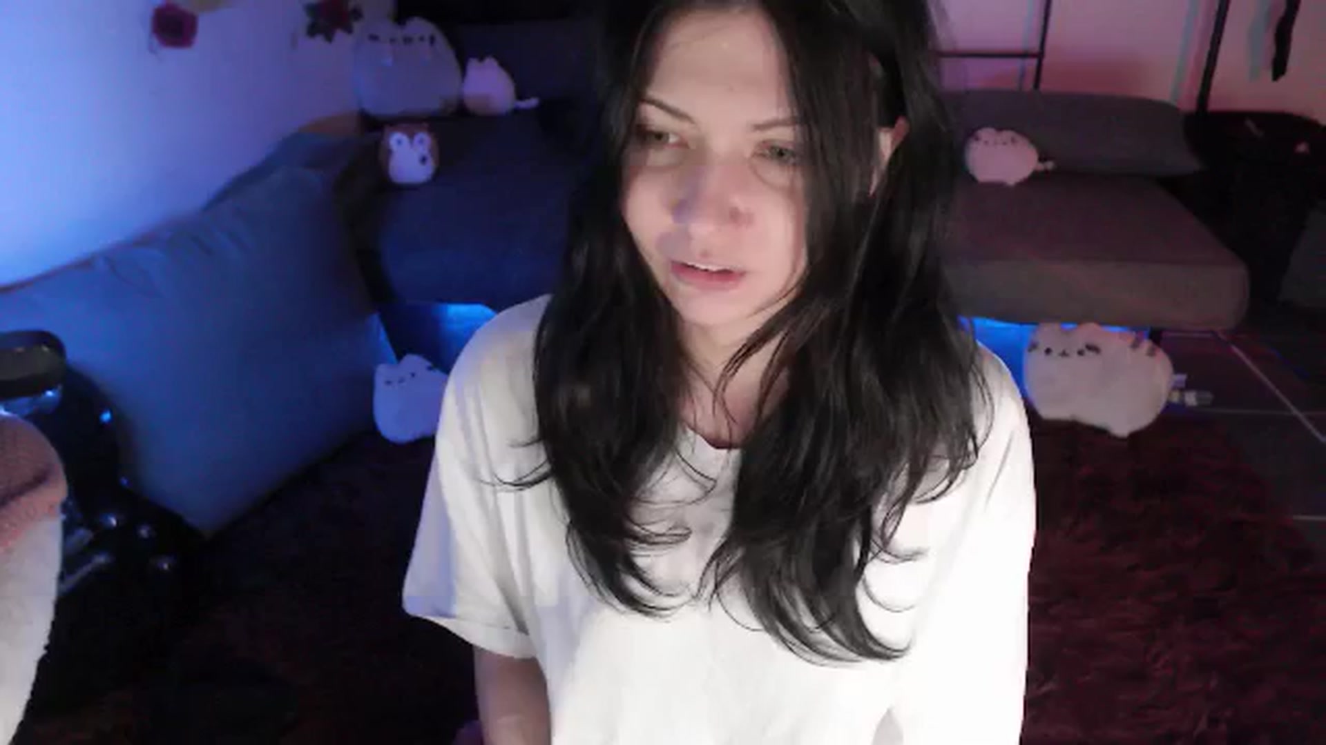 Gallery image thumbnail from RoomToAvoid's myfreecams stream on, 04/21/2024, 04:14 image 15 of 20