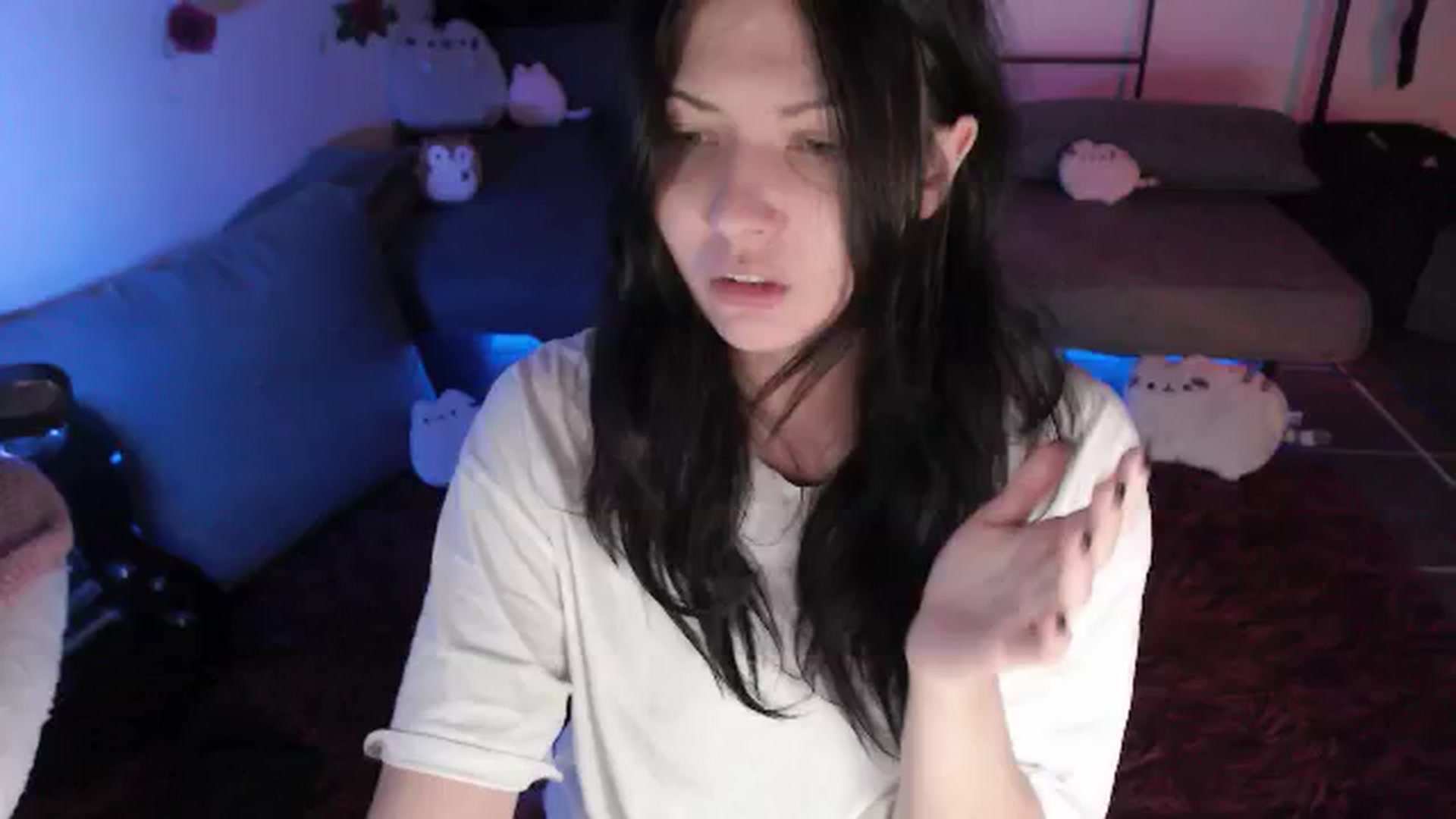 Gallery image thumbnail from RoomToAvoid's myfreecams stream on, 04/21/2024, 04:14 image 17 of 20