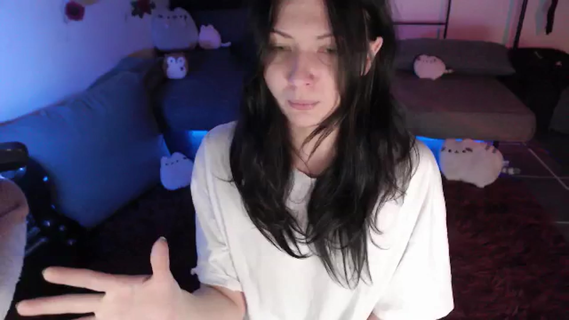Gallery image thumbnail from RoomToAvoid's myfreecams stream on, 04/21/2024, 04:14 image 18 of 20