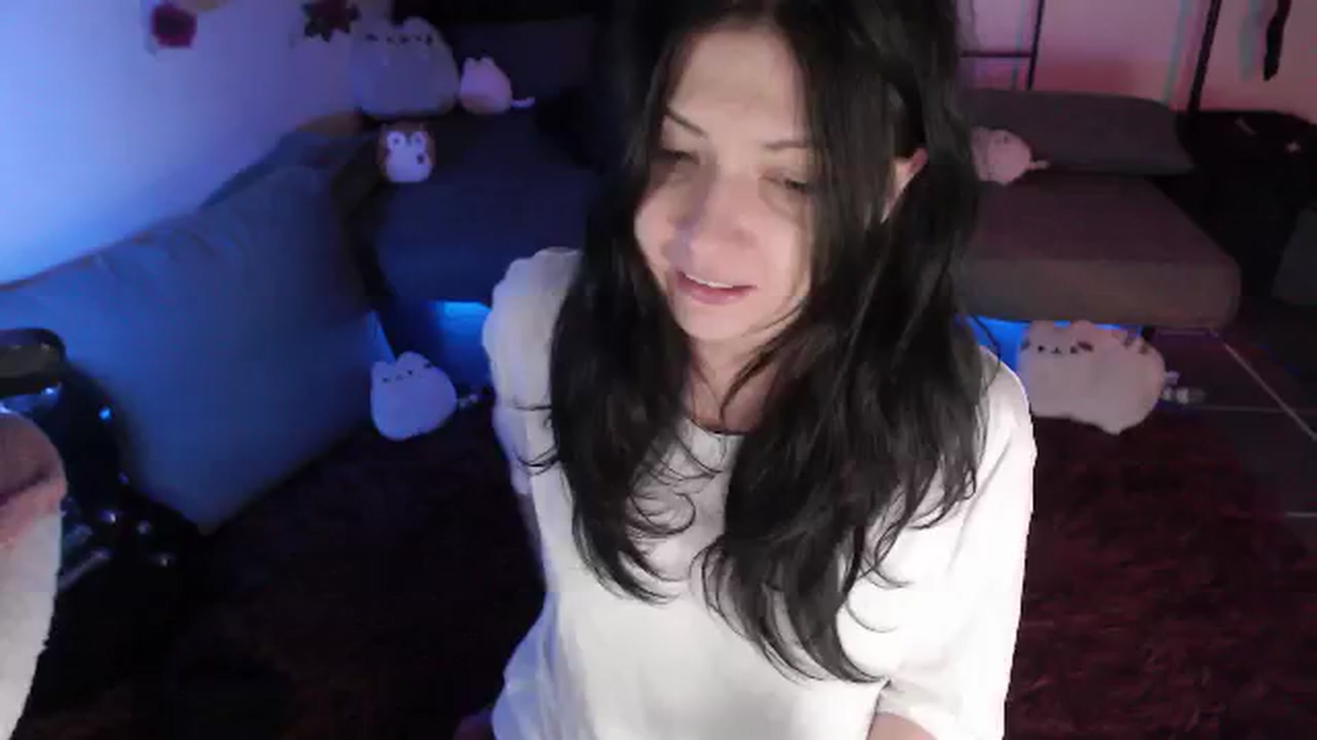 Gallery image thumbnail from RoomToAvoid's myfreecams stream on, 04/21/2024, 04:14 image 14 of 20