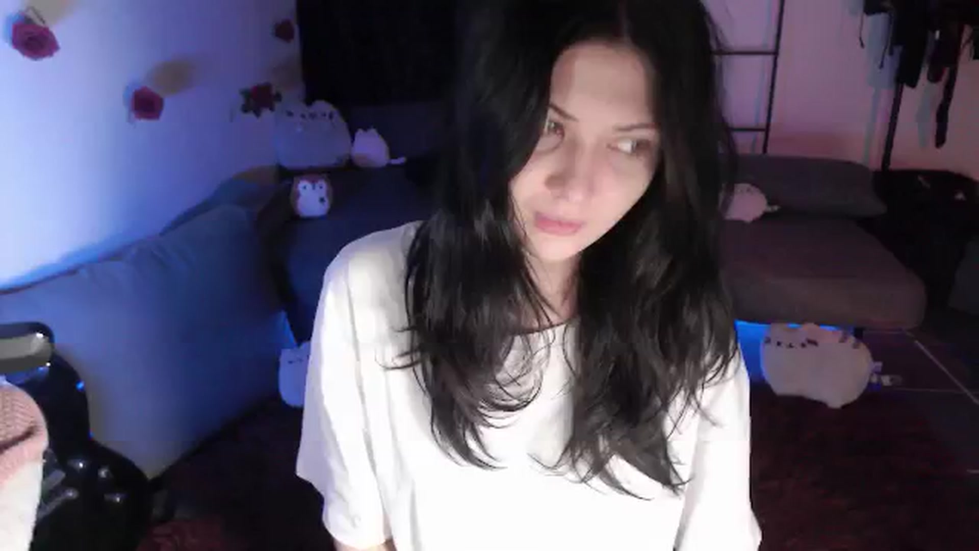 Gallery image thumbnail from RoomToAvoid's myfreecams stream on, 04/21/2024, 04:14 image 4 of 20