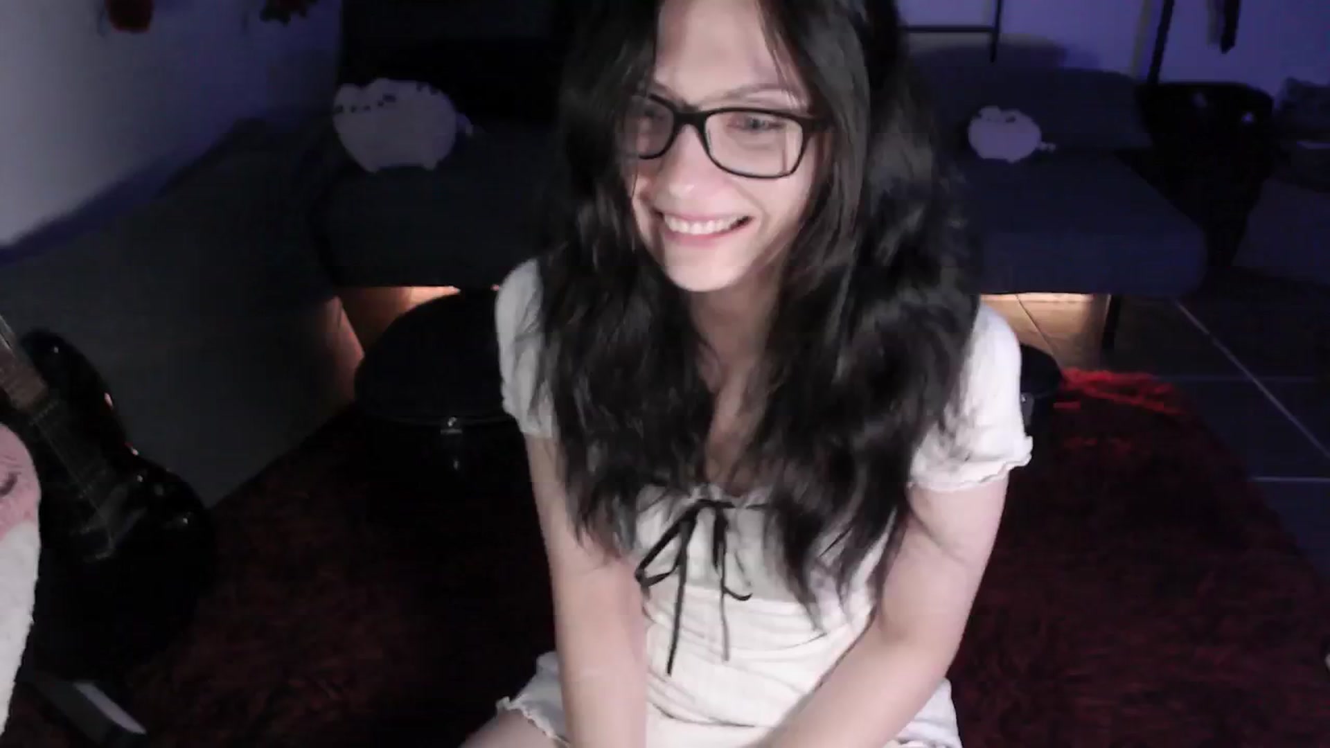 Gallery image thumbnail from RoomToAvoid's myfreecams stream on, 04/23/2024, 02:14 image 5 of 20