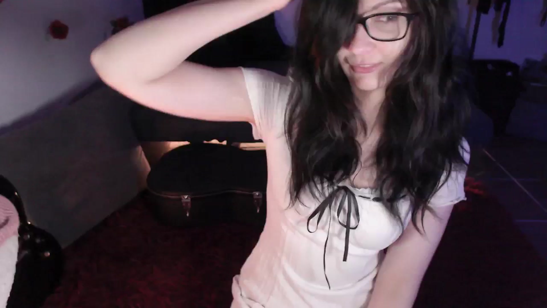 Gallery image thumbnail from RoomToAvoid's myfreecams stream on, 04/23/2024, 02:14 image 11 of 20