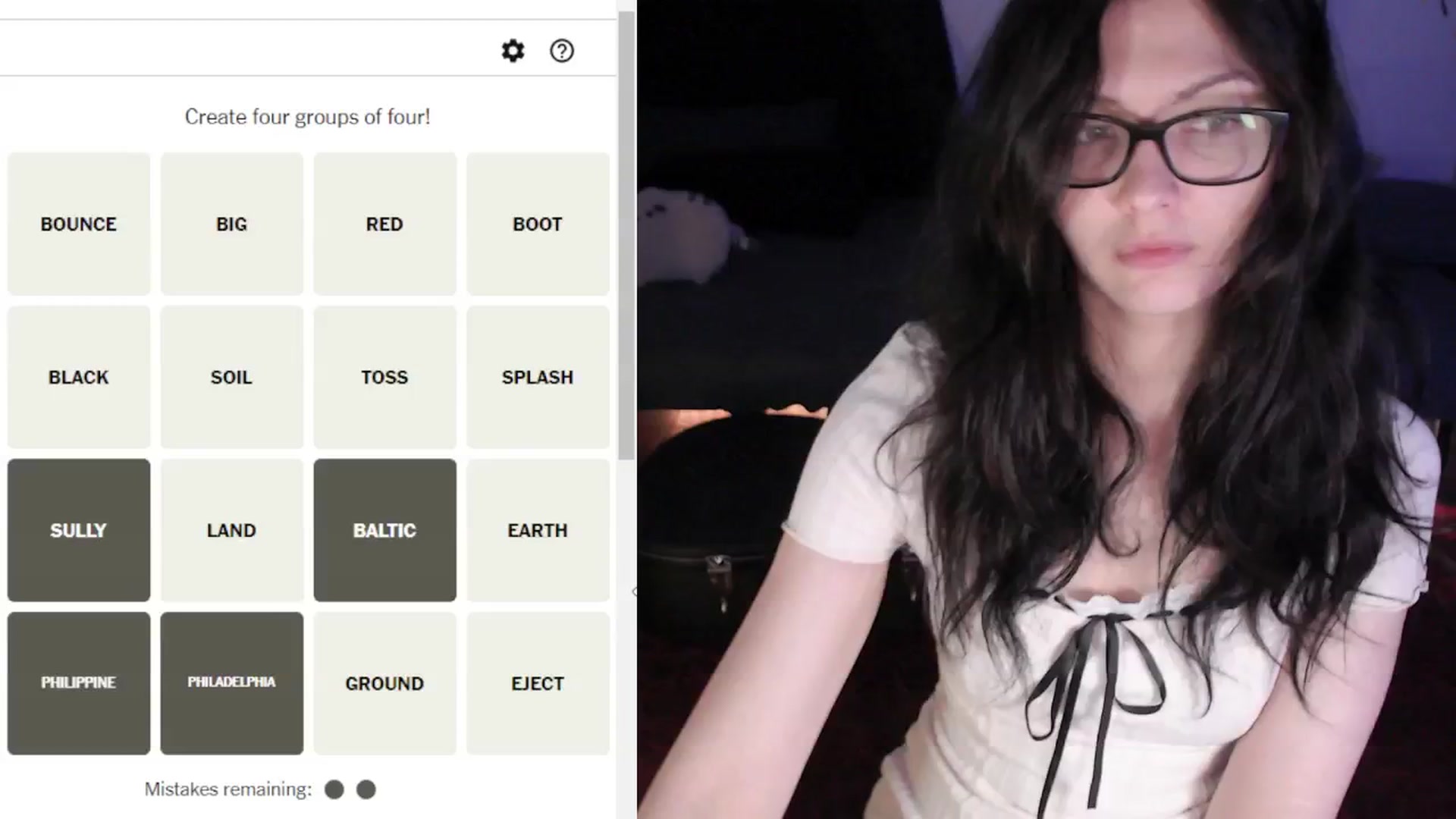 Gallery image thumbnail from RoomToAvoid's myfreecams stream on, 04/23/2024, 03:18 image 3 of 20