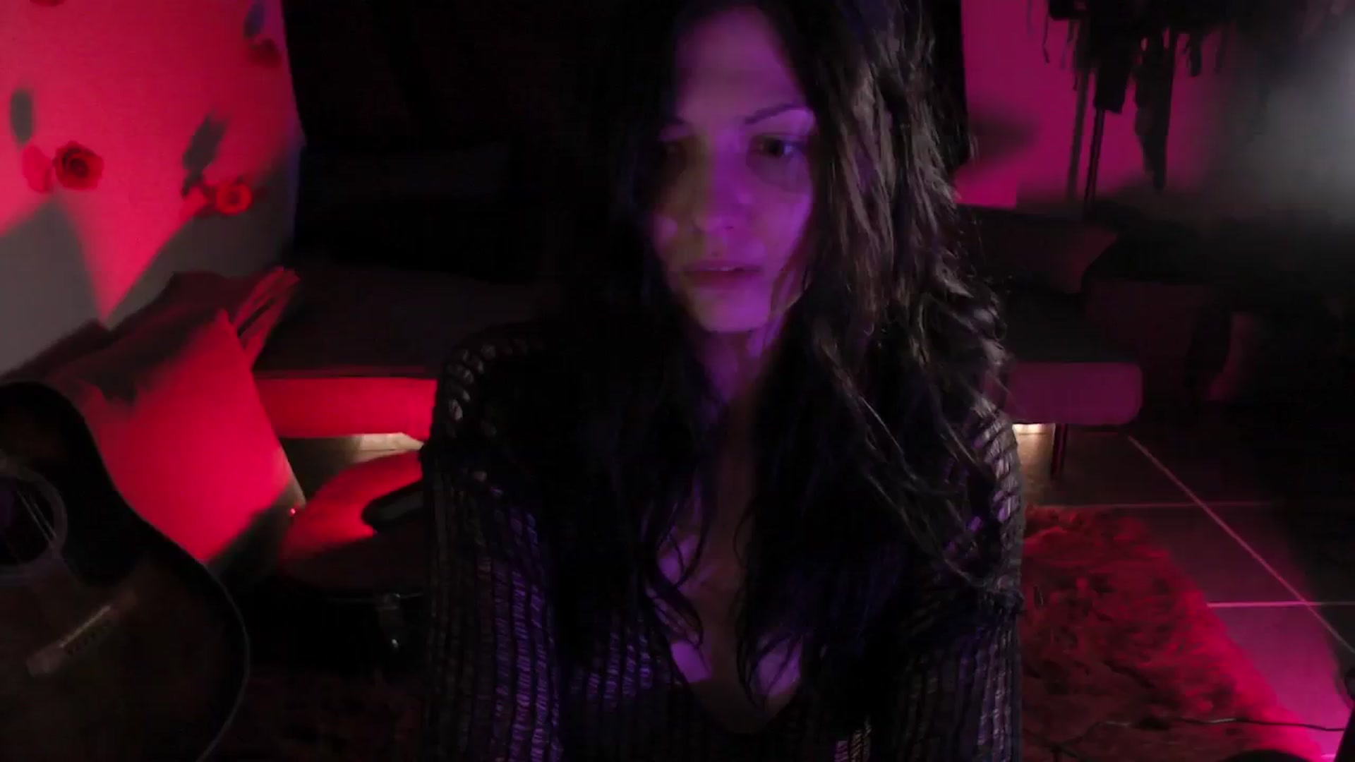 Gallery image thumbnail from RoomToAvoid's myfreecams stream on, 04/24/2024, 07:07 image 3 of 20