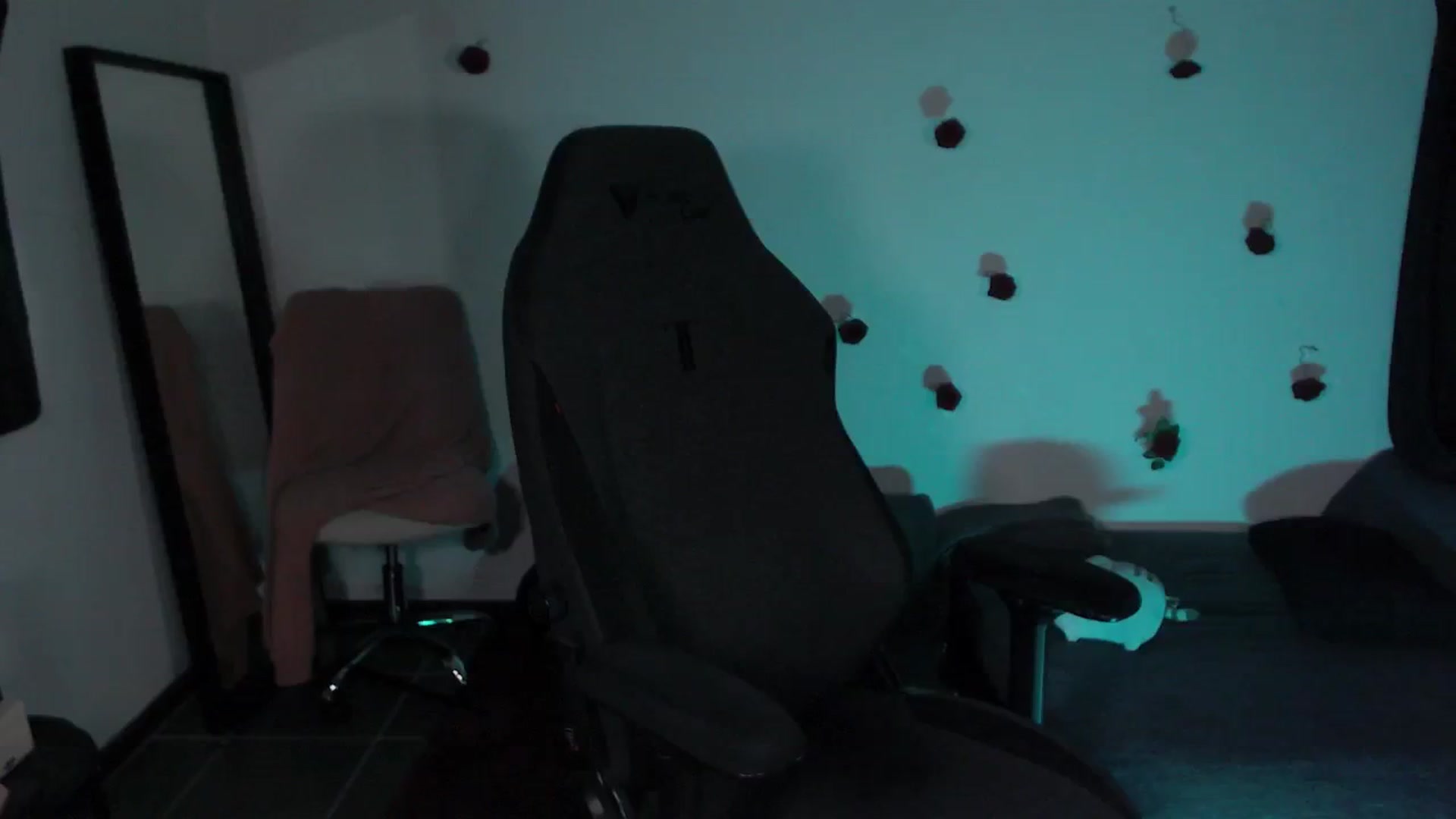 Gallery image thumbnail from RoomToAvoid's myfreecams stream on, 04/25/2024, 04:49 image 15 of 20