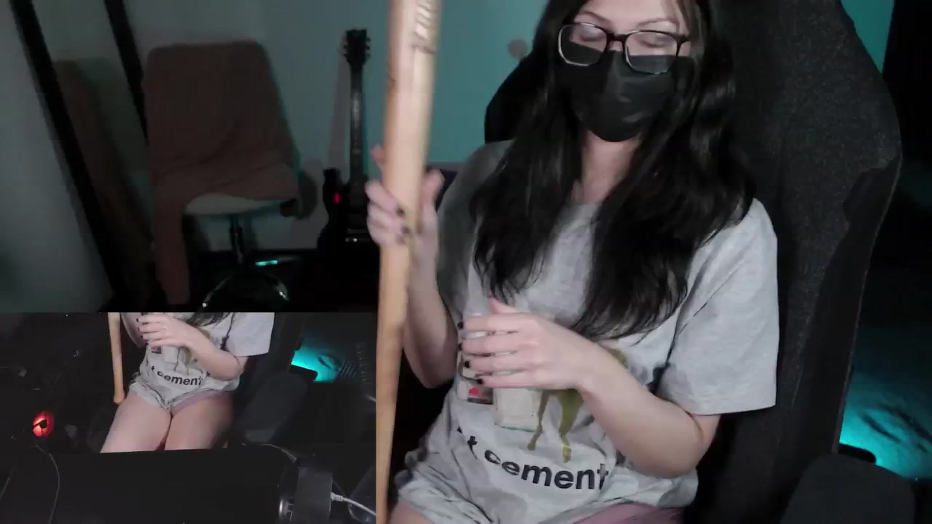 Gallery image thumbnail from RoomToAvoid's myfreecams stream on, 04/25/2024, 08:44 image 18 of 20