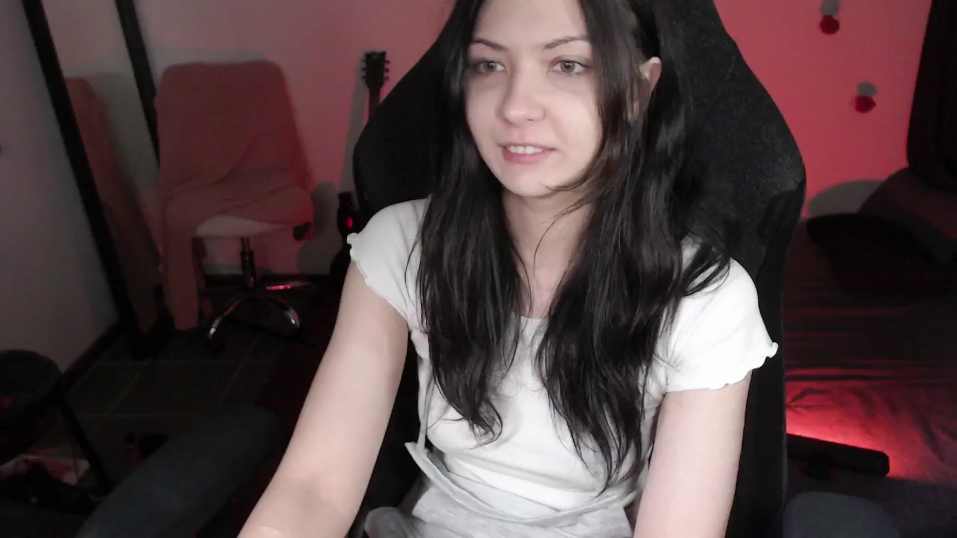 Gallery image thumbnail from RoomToAvoid's myfreecams stream on, 04/26/2024, 03:02 image 10 of 20