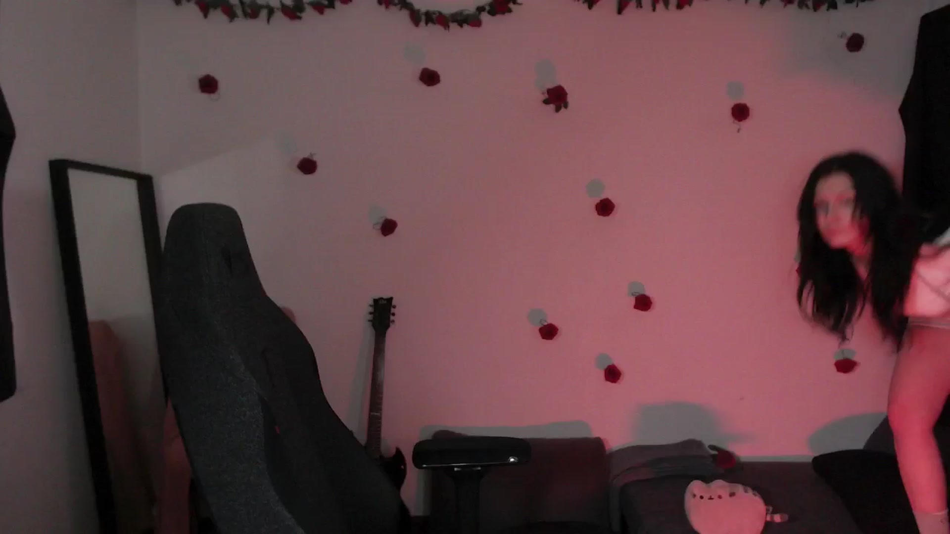 Gallery image thumbnail from RoomToAvoid's myfreecams stream on, 04/26/2024, 03:02 image 4 of 20
