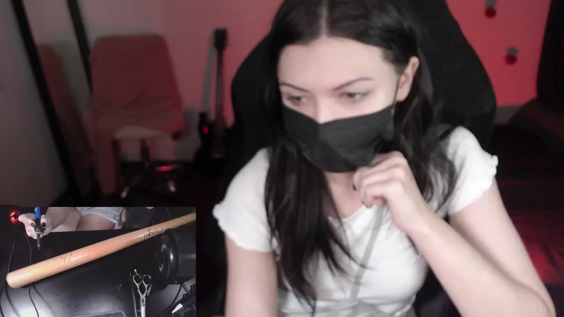 Gallery image thumbnail from RoomToAvoid's myfreecams stream on, 04/26/2024, 03:02 image 16 of 20