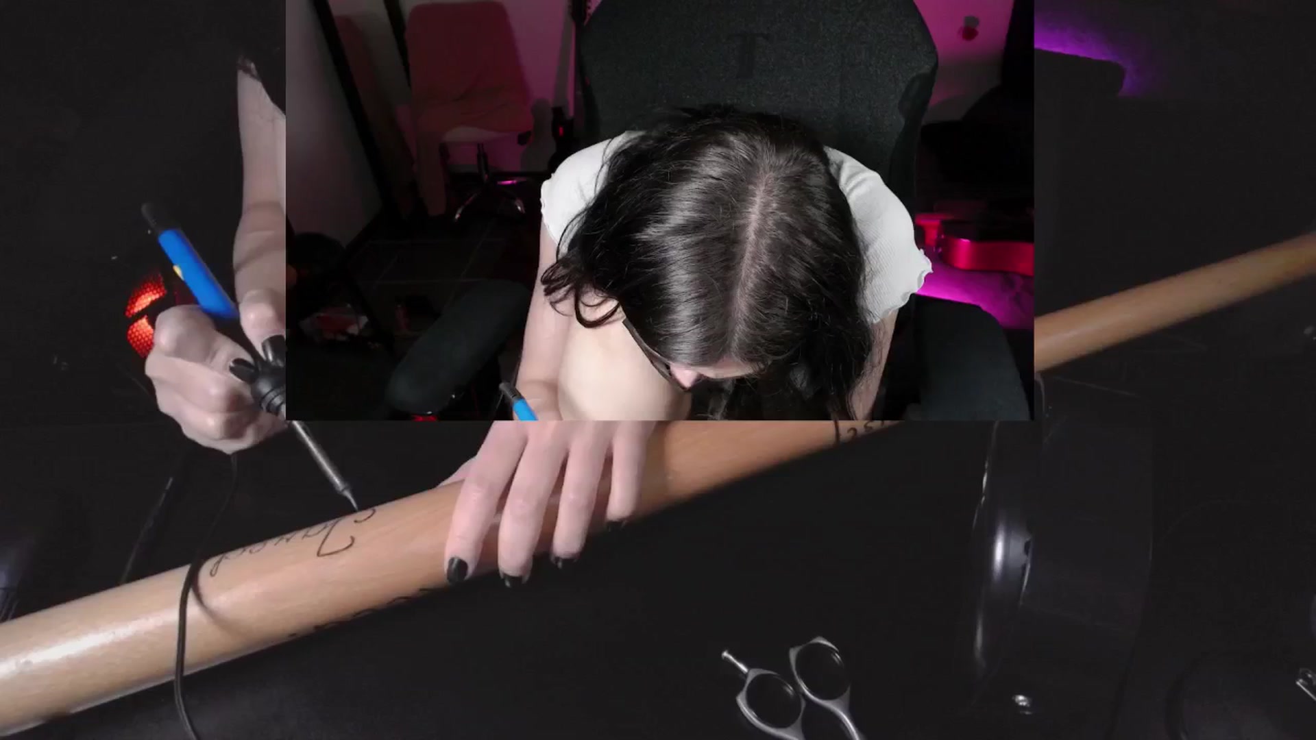 Gallery image thumbnail from RoomToAvoid's myfreecams stream on, 04/26/2024, 06:12 image 8 of 20