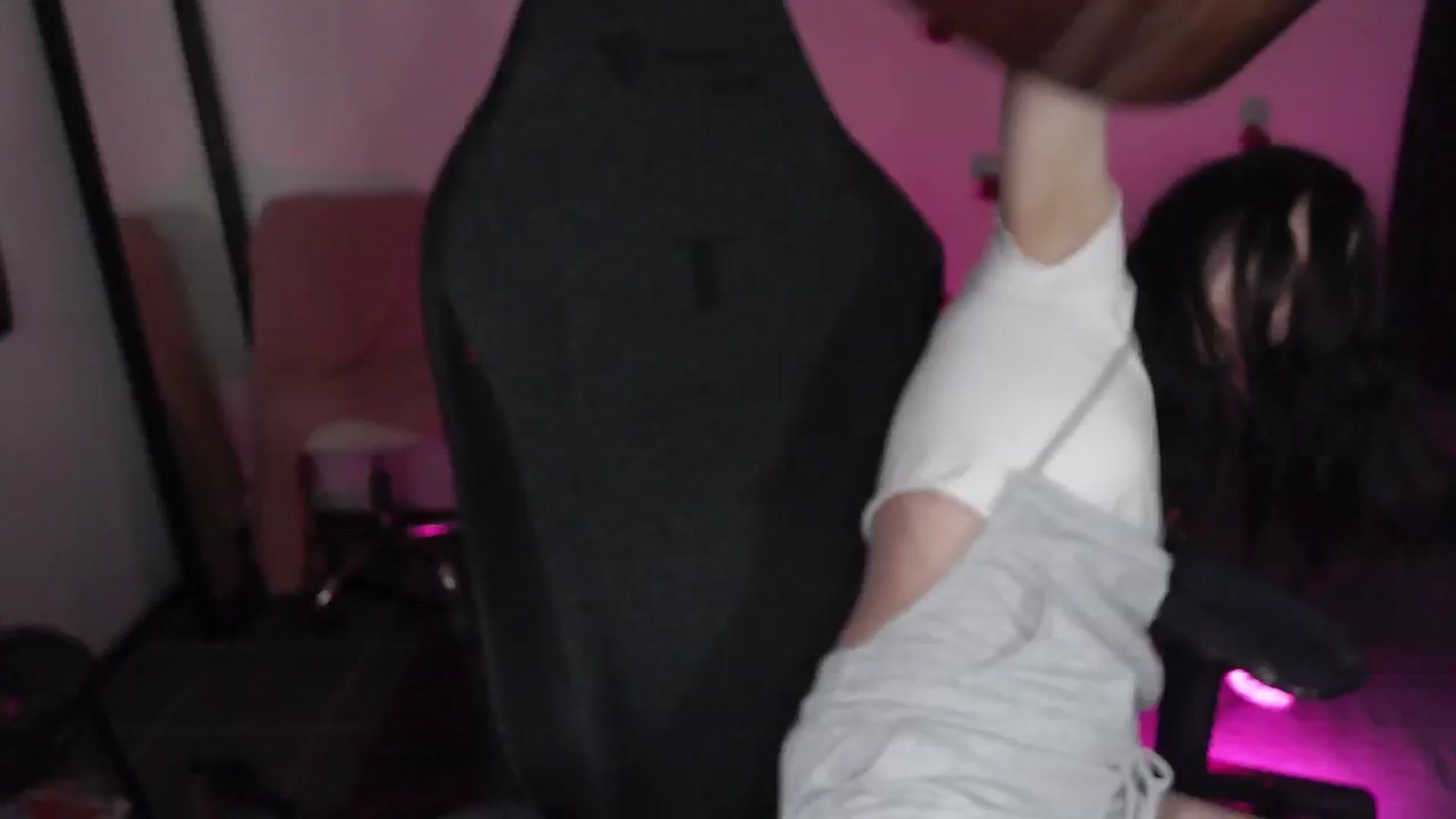 Gallery image thumbnail from RoomToAvoid's myfreecams stream on, 04/26/2024, 06:12 image 7 of 20