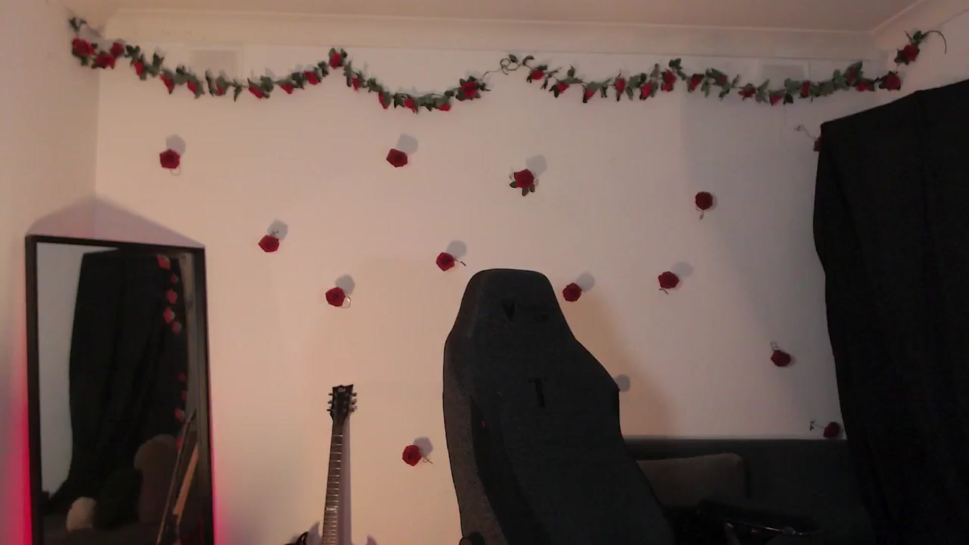 Gallery image thumbnail from RoomToAvoid's myfreecams stream on, 04/28/2024, 05:16 image 1 of 20