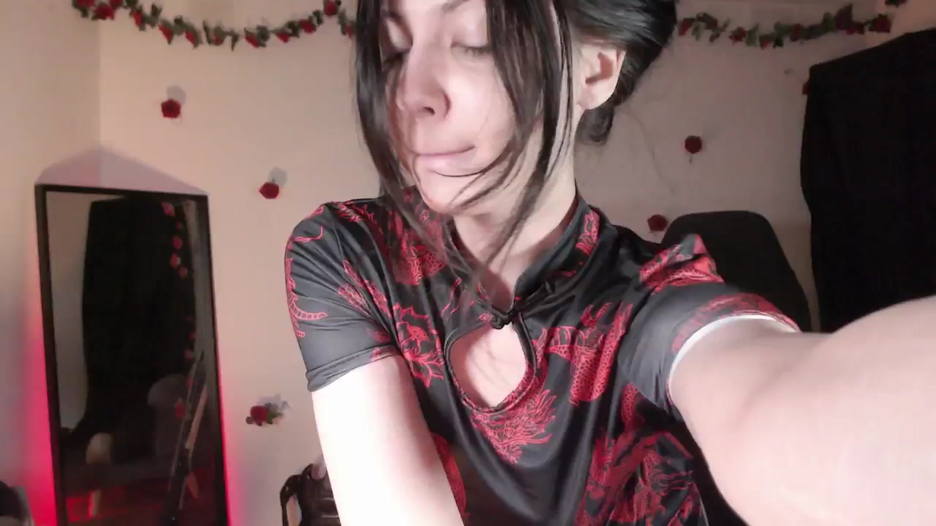 Gallery image thumbnail from RoomToAvoid's myfreecams stream on, 04/28/2024, 05:16 image 4 of 20