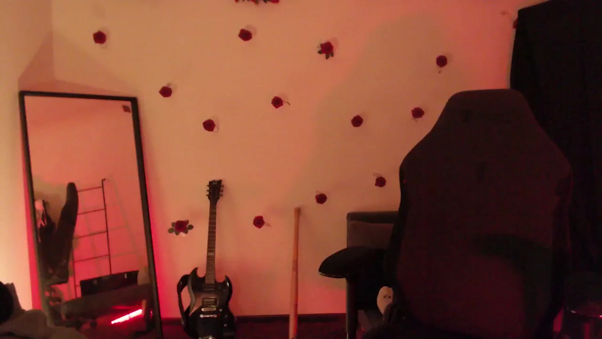 Gallery image thumbnail from RoomToAvoid's myfreecams stream on, 04/28/2024, 05:16 image 6 of 20
