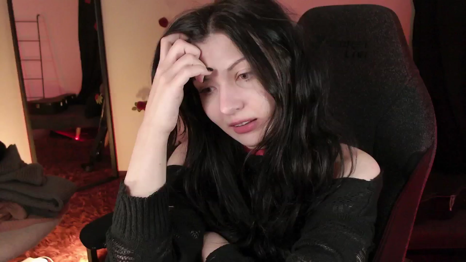 Gallery image thumbnail from RoomToAvoid's myfreecams stream on, 04/28/2024, 06:36 image 5 of 20