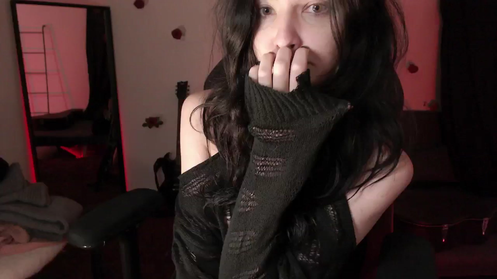 Gallery image thumbnail from RoomToAvoid's myfreecams stream on, 04/28/2024, 06:36 image 11 of 20